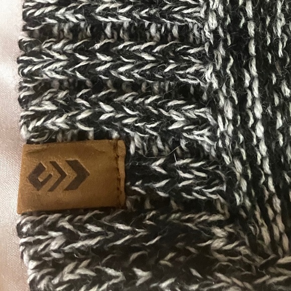 Like New - Free Country Scarf Beanie Set for Women (Knit Twist Black) - One Size - Picture 2 of 13